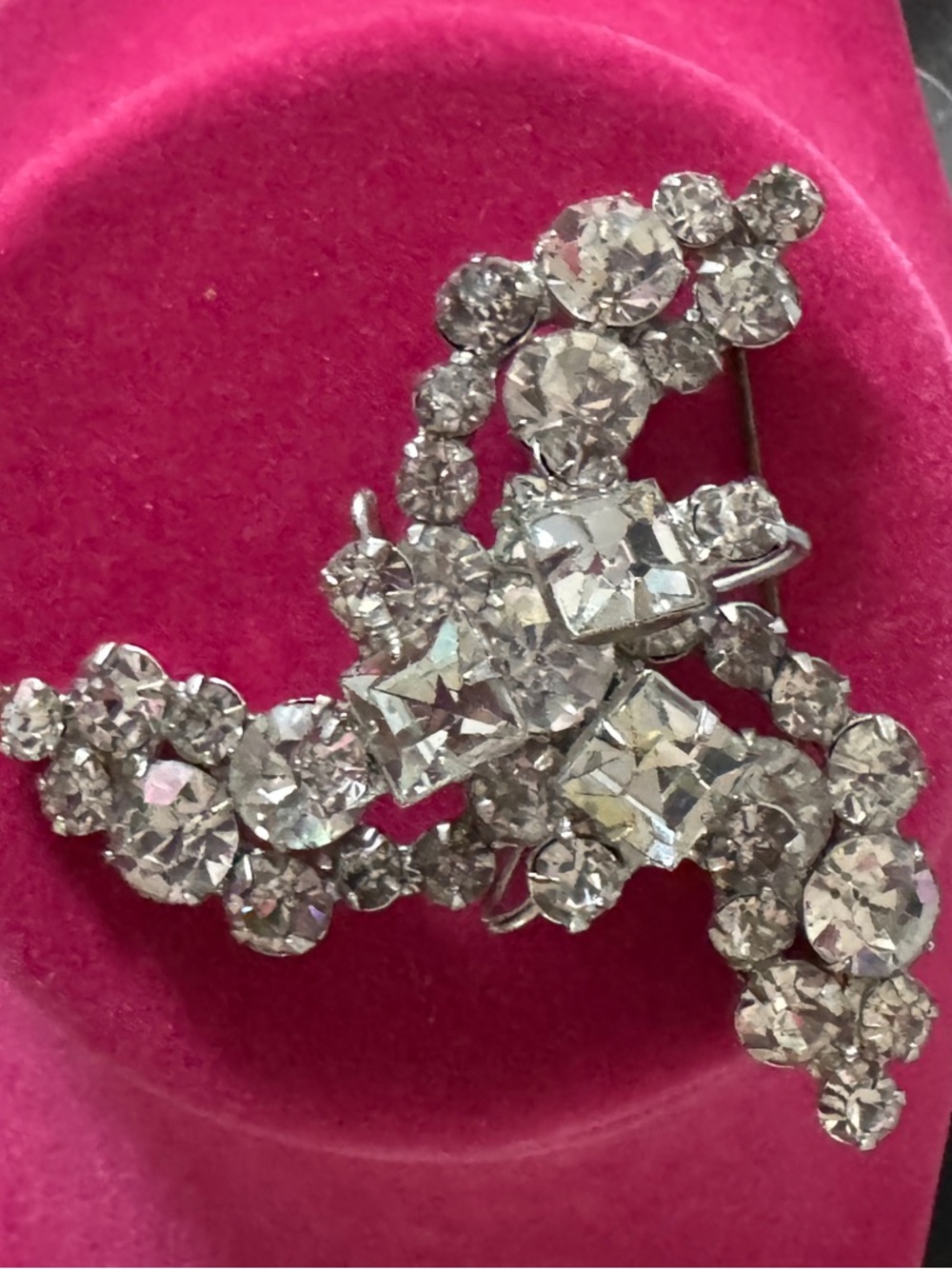 Vintage D&E, Juliana Crystal Floral Pinwheel Brooch - Silver Metal Rhinestones.